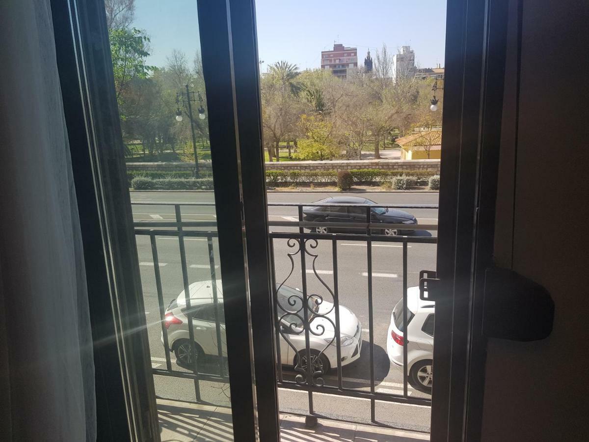 Domus Valencia Apartamentos Centro Frente A Torres De Serrano Екстериор снимка