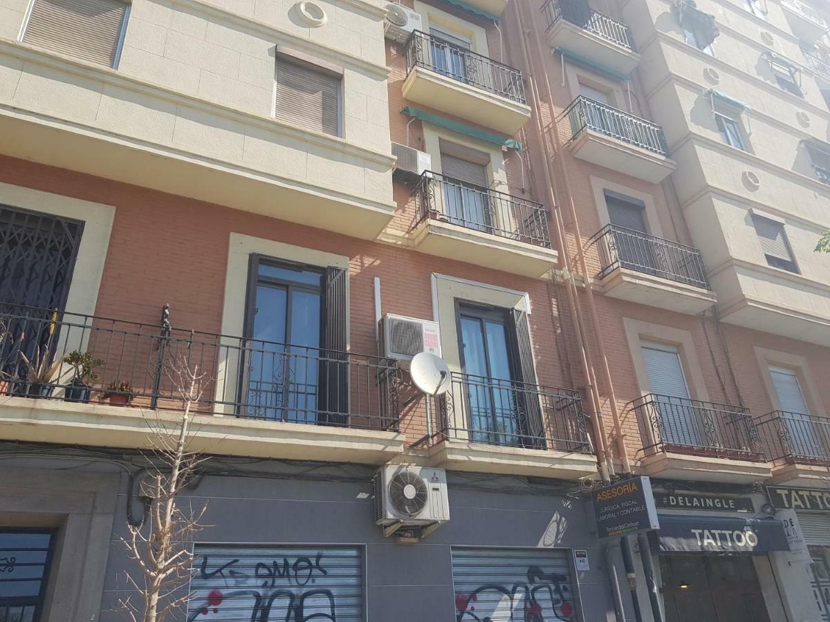 Domus Valencia Apartamentos Centro Frente A Torres De Serrano Екстериор снимка